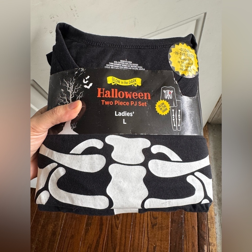 Ladies' Glow-in-the-Dark Halloween Skeleton Two Piece PJ Set - Picture 7 of 8